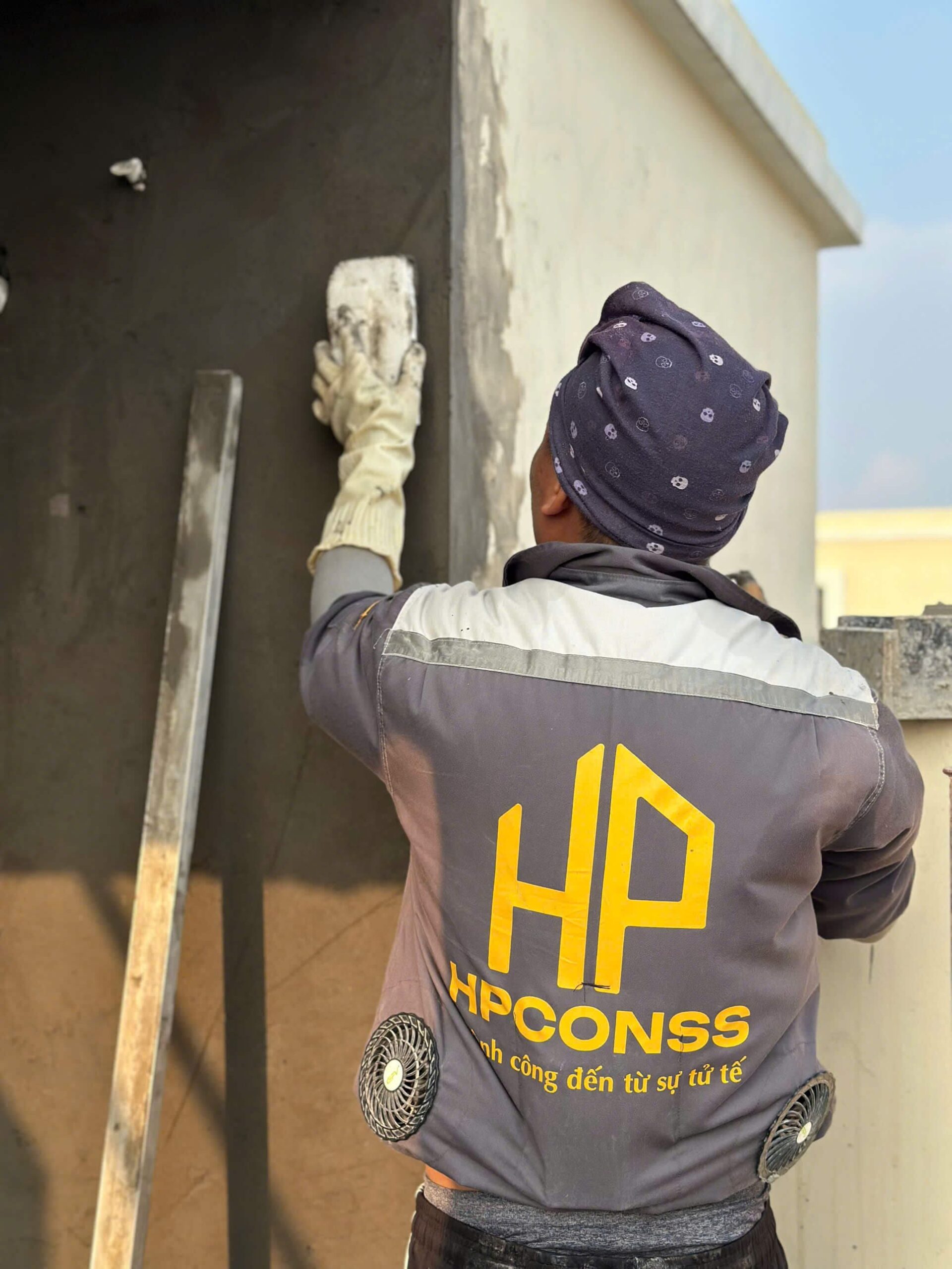 giai đoạn trát tường lớp 1 tại HPconsS